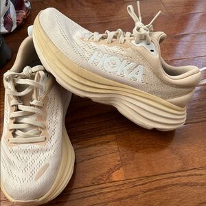 Hoka Bondi 8 shifting sand eggnog sneakers size 7.5